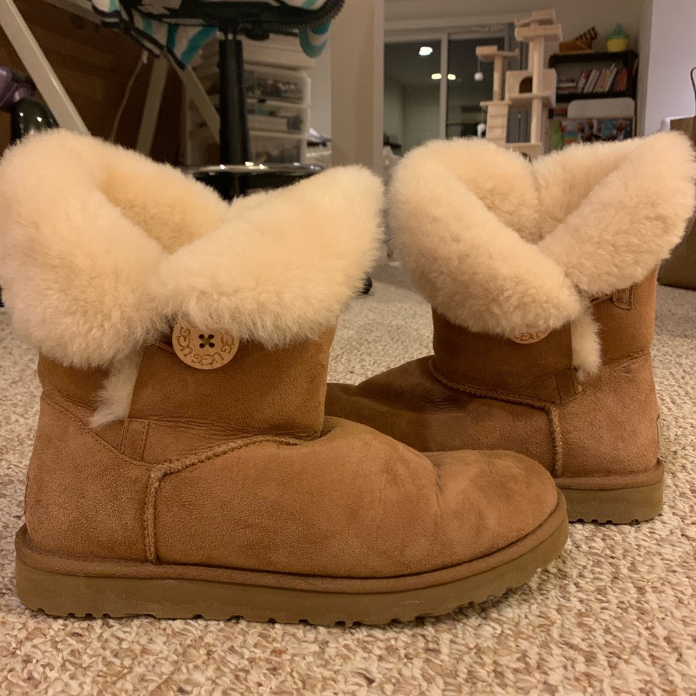 UGG chestnut bailey button boot